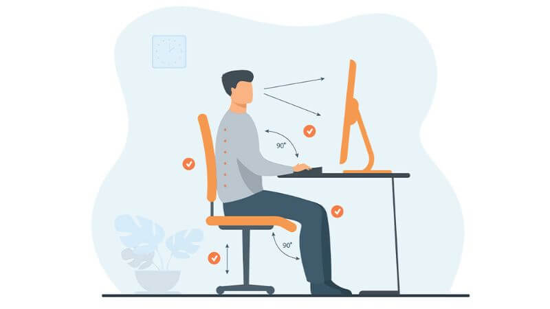 Pessoa sentada corretamente no computador em posição ideal para não sentir dores nas costas